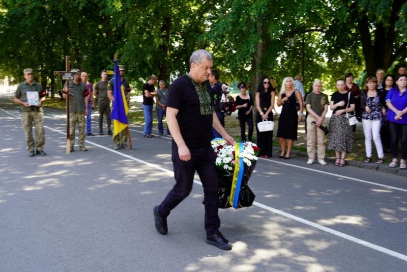 Рік вважався безвісти зниклим – в Ужгороді попрощалися із 47-річним солдатом Віталієм Лакатошем