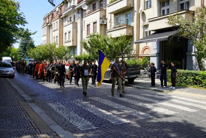 Рік вважався безвісти зниклим – в Ужгороді попрощалися із 47-річним солдатом Віталієм Лакатошем