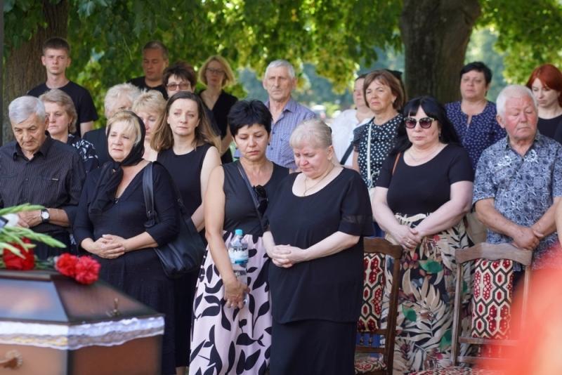 Рік вважався безвісти зниклим – в Ужгороді попрощалися із 47-річним солдатом Віталієм Лакатошем