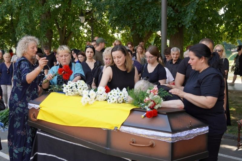 Рік вважався безвісти зниклим – в Ужгороді попрощалися із 47-річним солдатом Віталієм Лакатошем