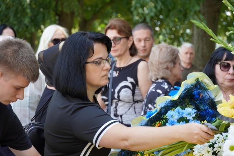 Рік вважався безвісти зниклим – в Ужгороді попрощалися із 47-річним солдатом Віталієм Лакатошем