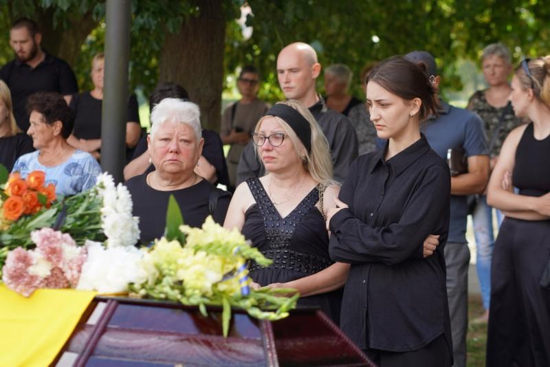 Назавжди 23. В Ужгороді попрощалися із полегли захисником.