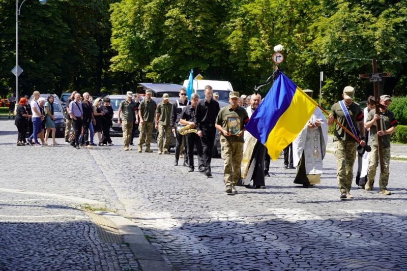 Назавжди 23. В Ужгороді попрощалися із полегли захисником.