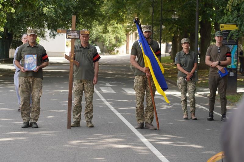 Назавжди 23. В Ужгороді попрощалися із полегли захисником.