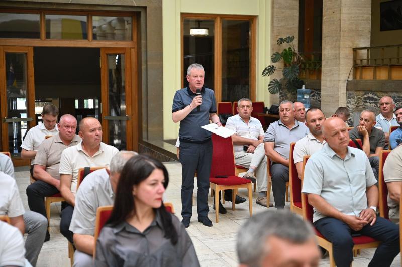 Бюджети, податки, дороги: в Ужгороді обговорили ключові проблеми регіону в умовах війни