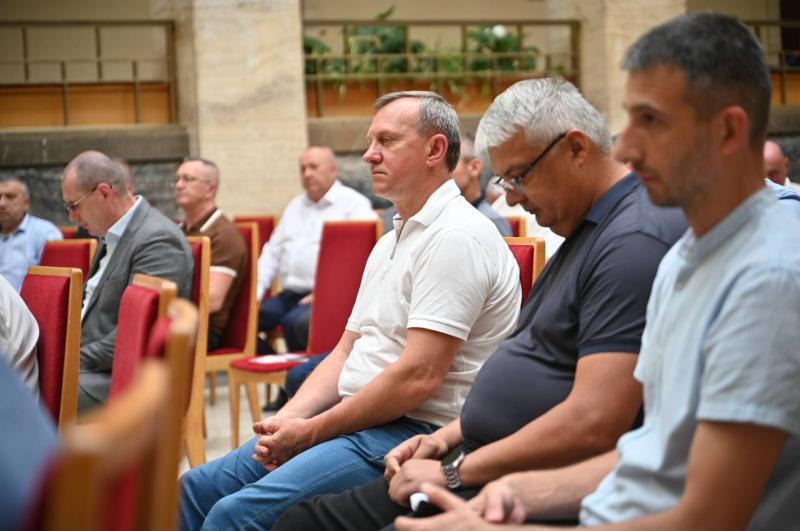Бюджети, податки, дороги: в Ужгороді обговорили ключові проблеми регіону в умовах війни