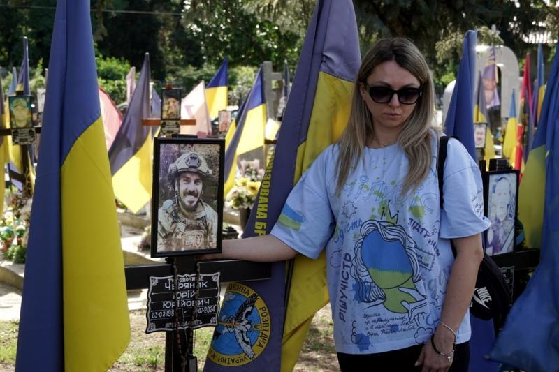 В Ужгороді вшанували пам'ять полеглих Захисників Украіни