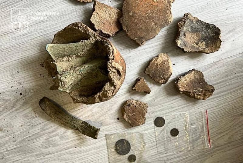 На Закарпатті судитимуть «чорного археолога», який незаконно знайшов і намагався продати унікальний скарб бронзових кельтів