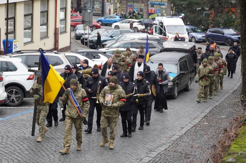 В Ужгороді сьогодні попрощалися із 54-річним старшим сержантом Олександром Горошником