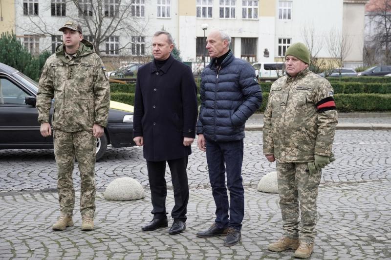 В Ужгороді сьогодні попрощалися із 54-річним старшим сержантом Олександром Горошником