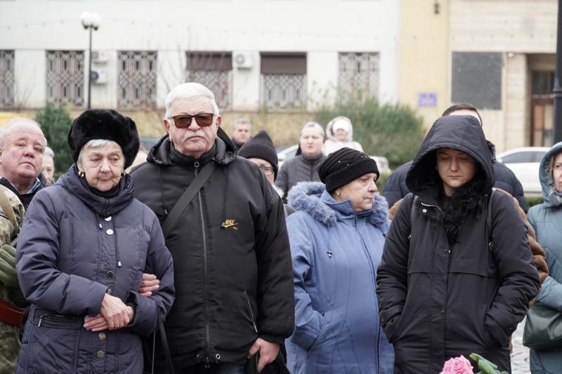 В Ужгороді сьогодні попрощалися із 54-річним старшим сержантом Олександром Горошником