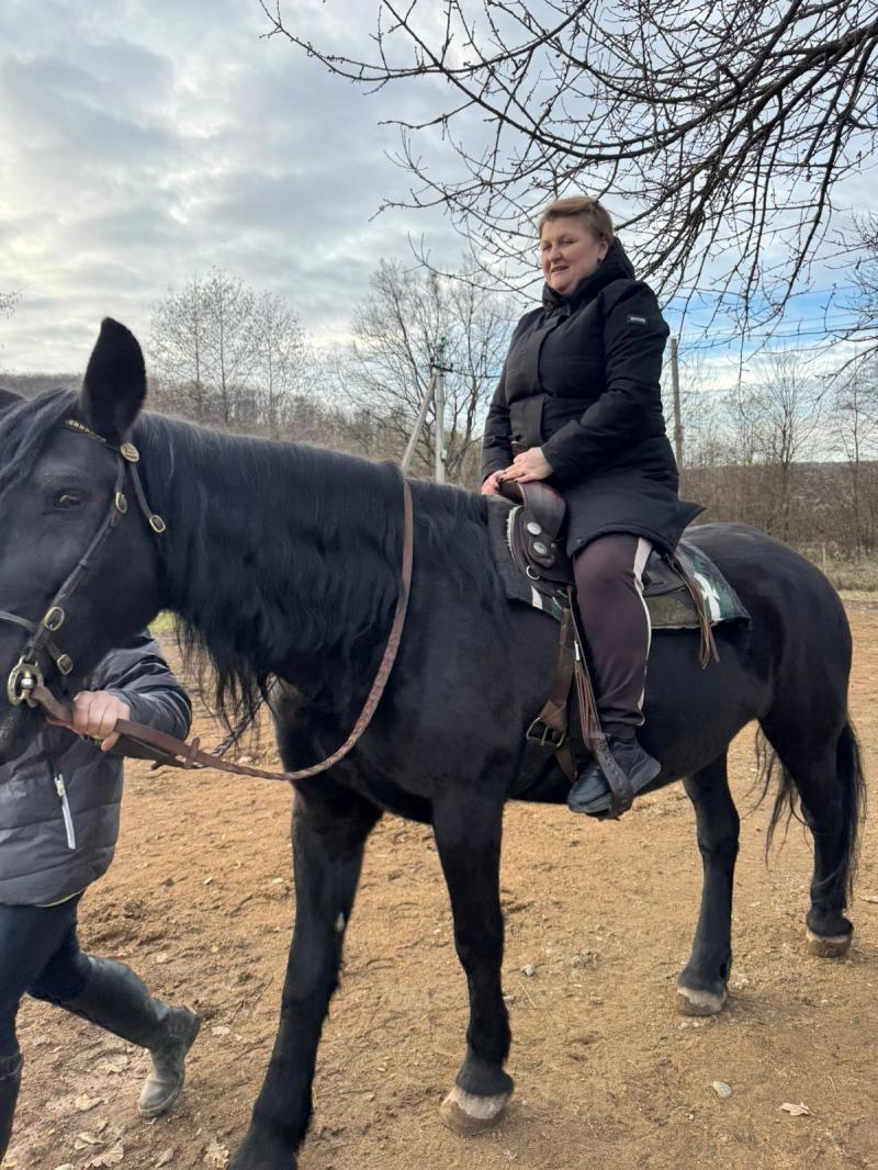 Ужгородські ветерани взяли участь у реабілітаційному інтенсиві з іпотерапії