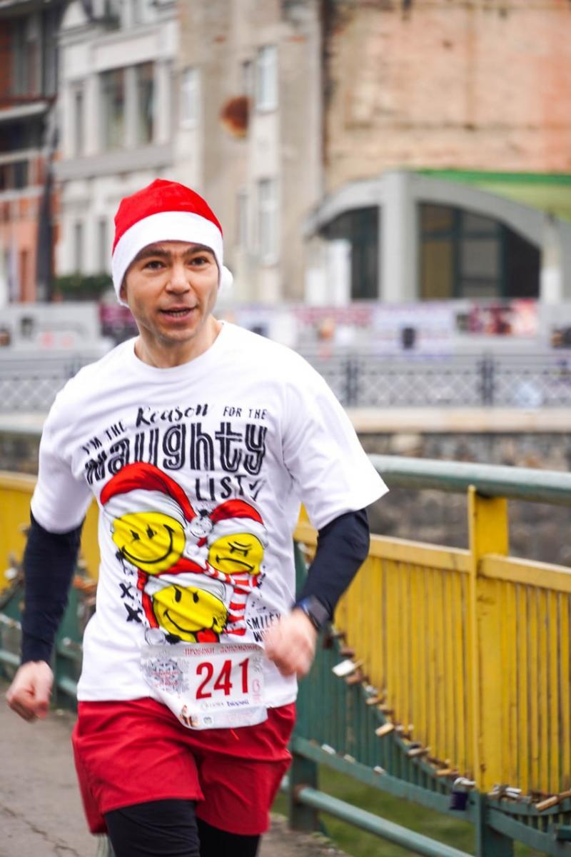 "Пробіжи — Допоможи": в Ужгороді зібрали понад 70 тисяч гривень 3-річній ужгородці, яка хворіє на ДЦП