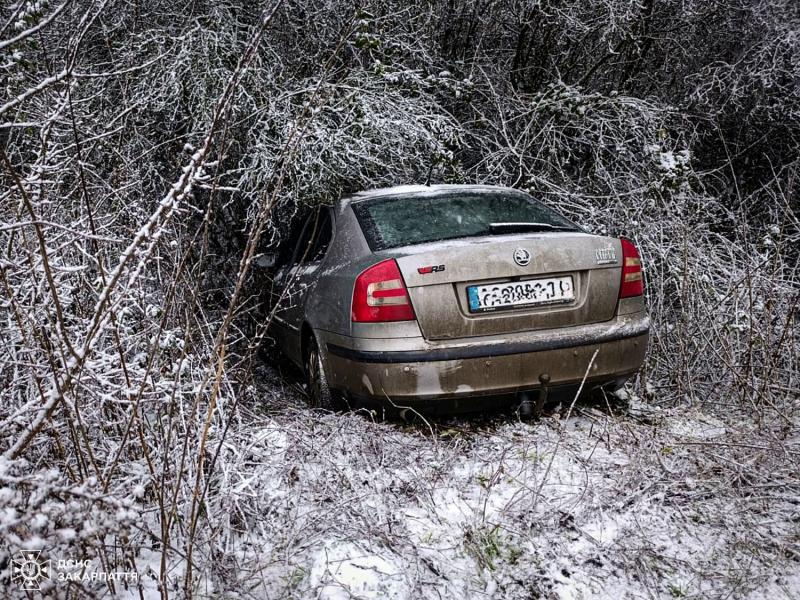 У Берегові рятувальники ліквідували наслідки двох ранкових ДТП