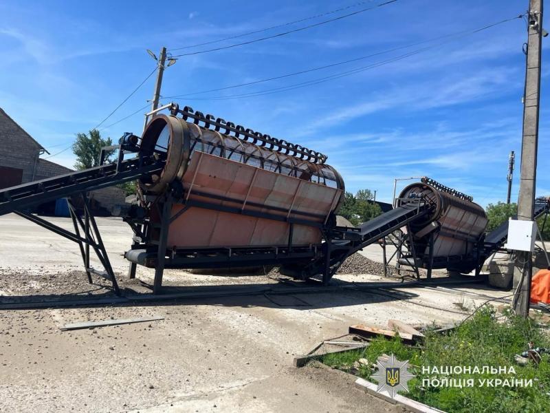 Поліція Закарпаття викрила організовану злочинну групу, члени якої незаконно видобували піщано-гравійну суміш