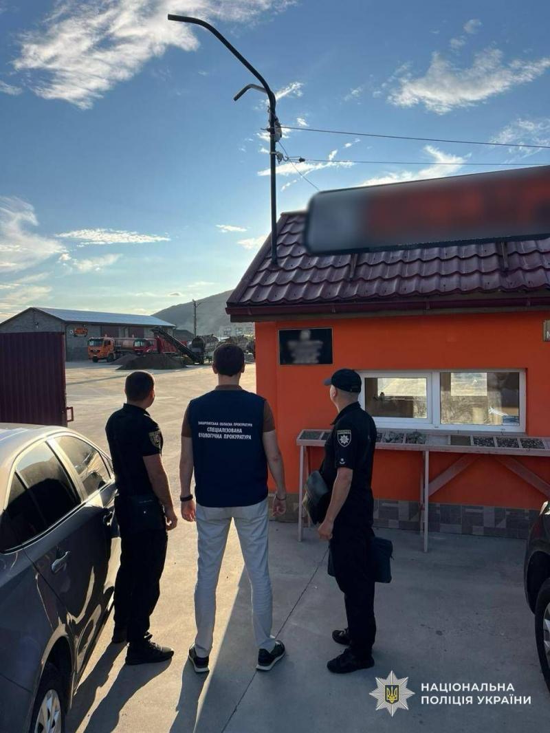 Поліція Закарпаття викрила організовану злочинну групу, члени якої незаконно видобували піщано-гравійну суміш