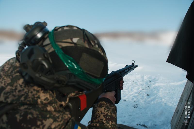 Холод не перешкода: закарпатські гвардійці тренуються за будь-якої погоди