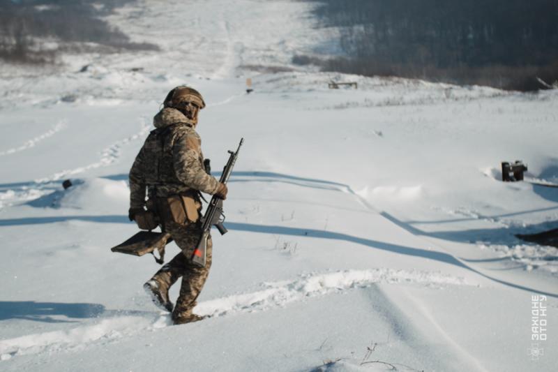 Холод не перешкода: закарпатські гвардійці тренуються за будь-якої погоди