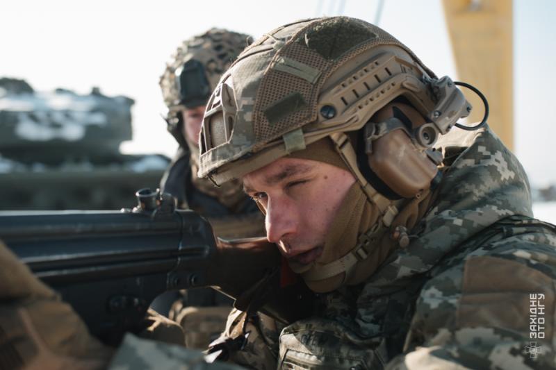 Холод не перешкода: закарпатські гвардійці тренуються за будь-якої погоди