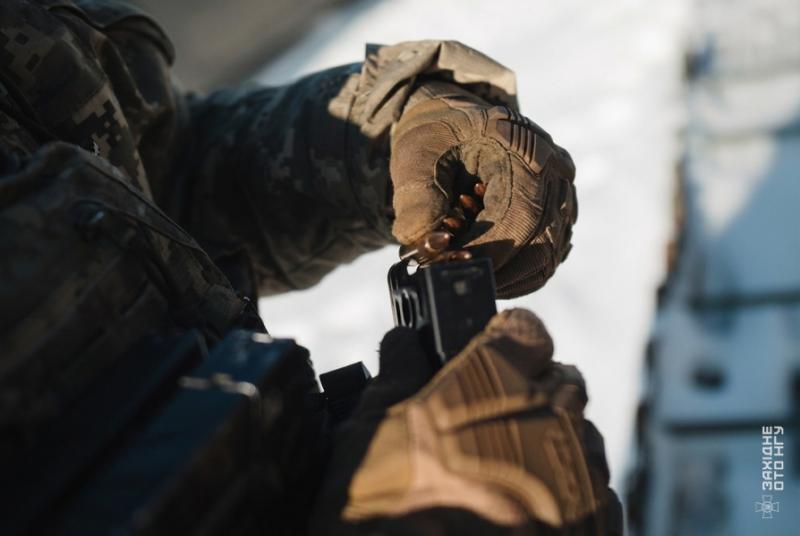 Холод не перешкода: закарпатські гвардійці тренуються за будь-якої погоди