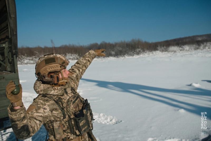 Холод не перешкода: закарпатські гвардійці тренуються за будь-якої погоди