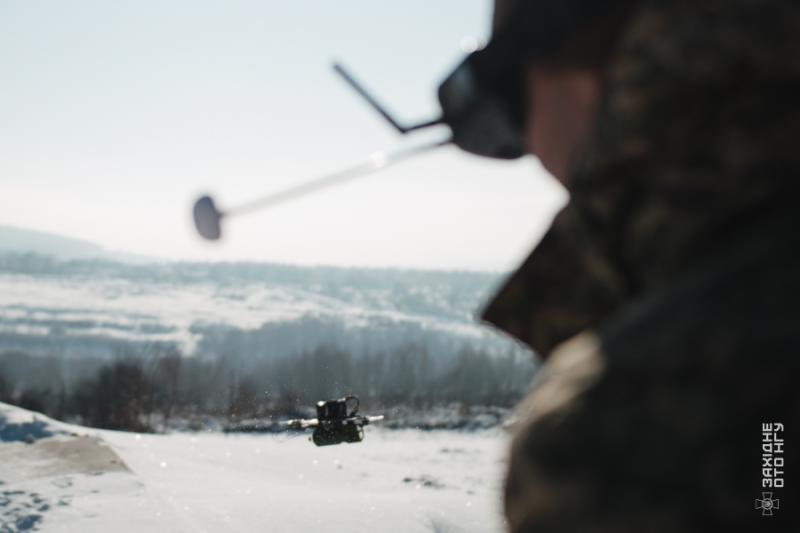 Холод не перешкода: закарпатські гвардійці тренуються за будь-якої погоди