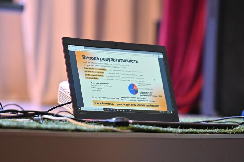 Учителі початкової ланки Закарпаття знайомляться з інноваційним освітнім проєктом «Освіта. Діти. Майбутнє»