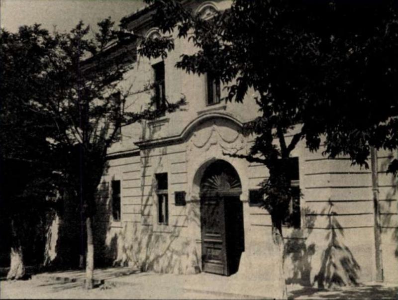 Що означає цифра на фасаді колишньої мерії Ужгорода?