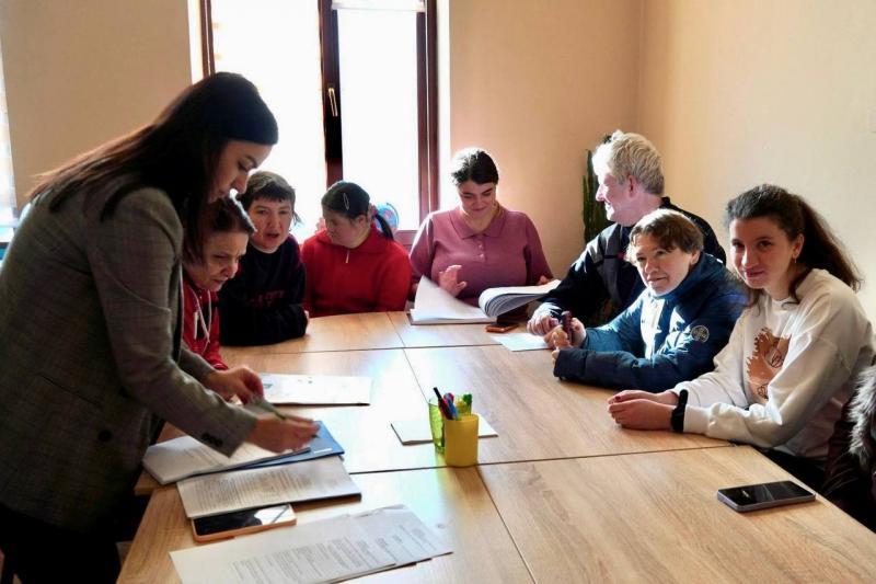 Соціальні послуги ближче до людей: мобільний ЦНАП виїхав на звернення «Карітас-Ужгород»