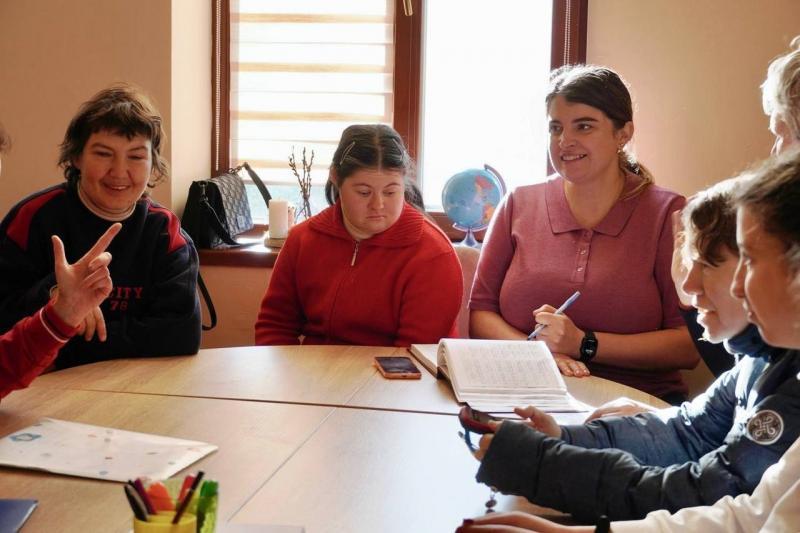 Соціальні послуги ближче до людей: мобільний ЦНАП виїхав на звернення «Карітас-Ужгород»