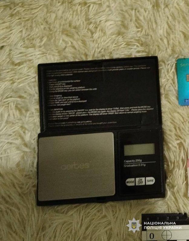 На Рахівщині поліція затримала чоловіка, причетного до торгівлі наркотиками