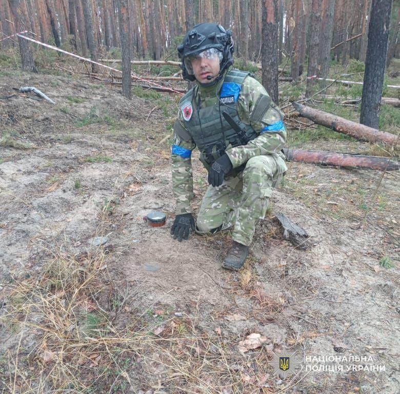 «Не маємо права на помилку, — воно дуже жорстке по відношенню до нас», – начальник вибухотехнічної служби поліції Закарпаття про роботу підрозділу
