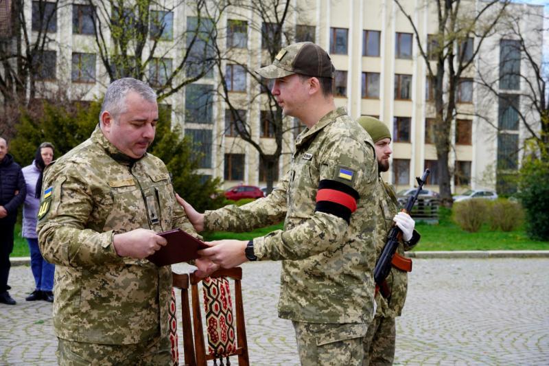 В Ужгороді сьогодні попрощалися із 33-річним солдатом Михайлом Шипом