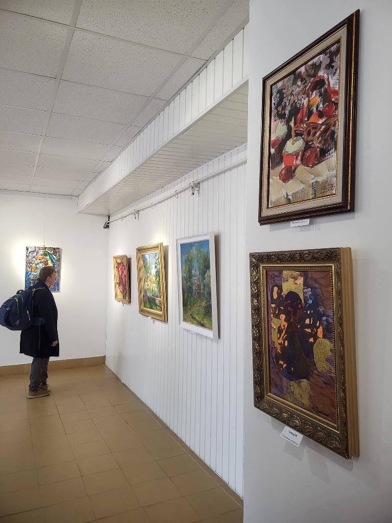 До Великодня закарпатські художники представили тематичну виставку