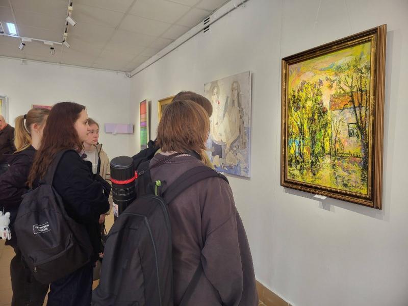 До Великодня закарпатські художники представили тематичну виставку