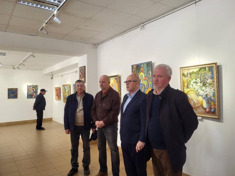 До Великодня закарпатські художники представили тематичну виставку