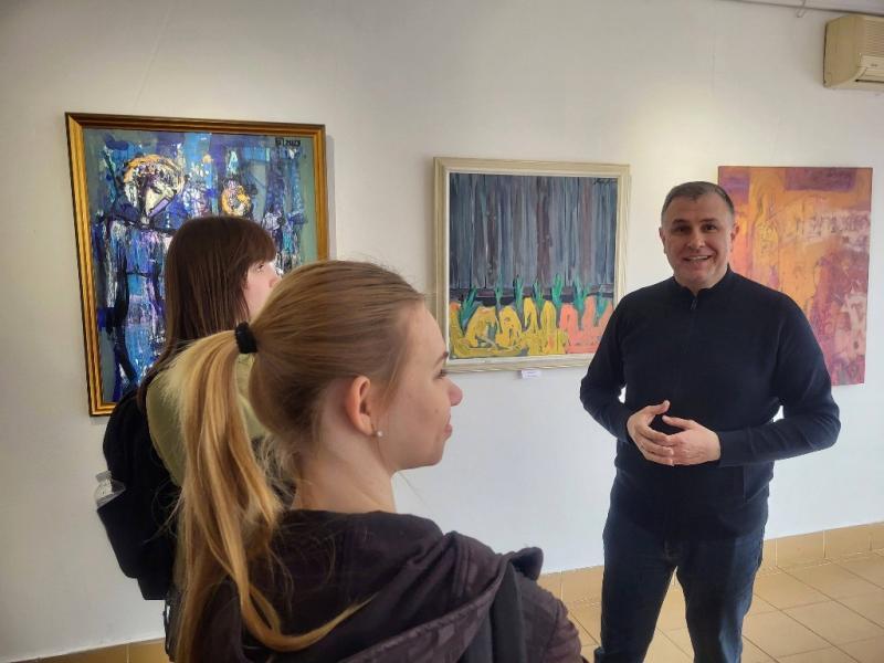 До Великодня закарпатські художники представили тематичну виставку