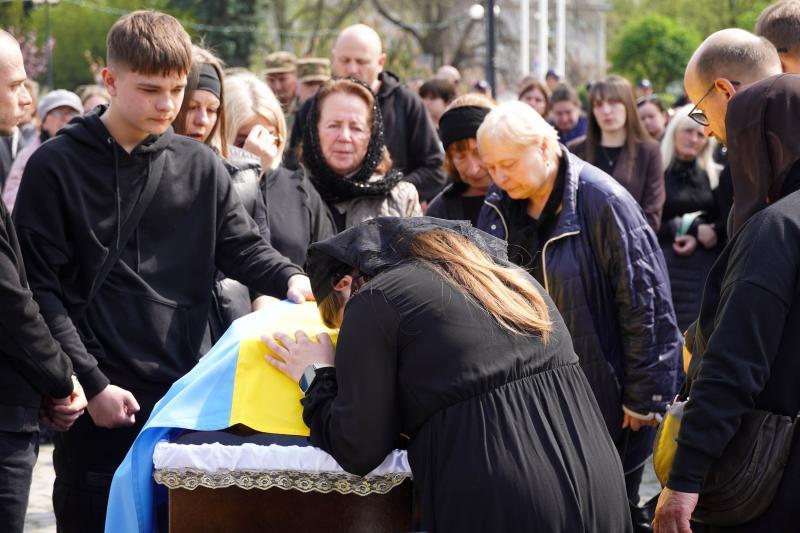 В Ужгороді сьогодні попрощалися із молодшим сержантом Нацгвардії України Іваном Черничком «Фізруком»