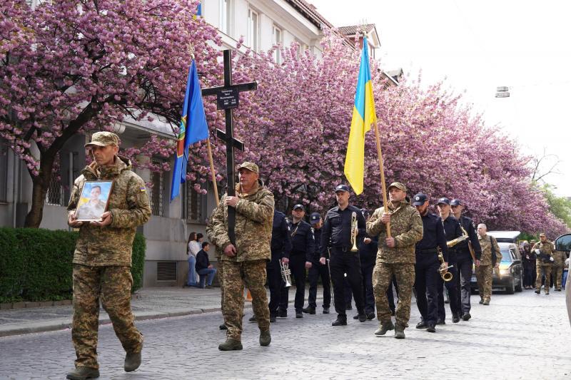 В Ужгороді сьогодні попрощалися із молодшим сержантом Нацгвардії України Іваном Черничком «Фізруком»