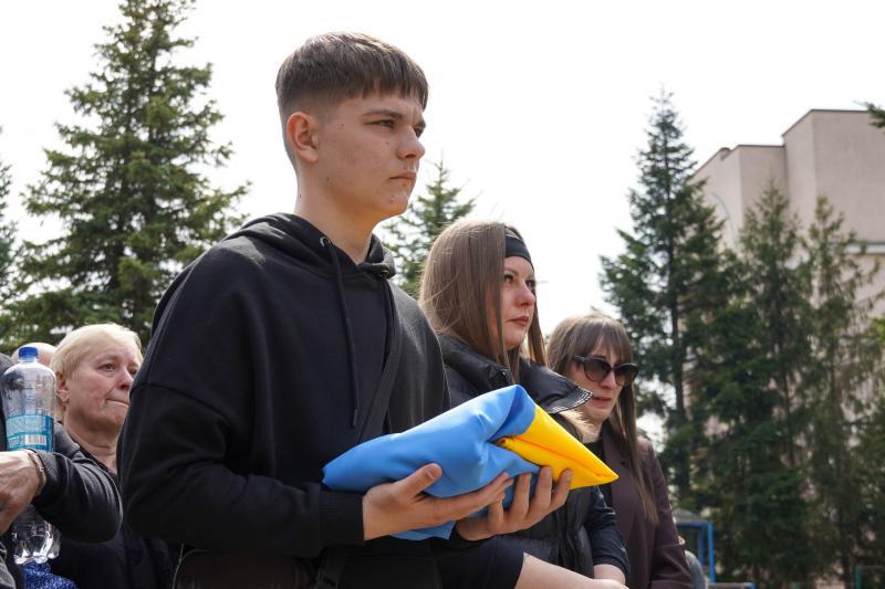 В Ужгороді сьогодні попрощалися із молодшим сержантом Нацгвардії України Іваном Черничком «Фізруком»