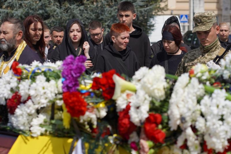 Назавжди 30… В Ужгороді сьогодні попрощалися із сержантом Андрієм  Трещаком