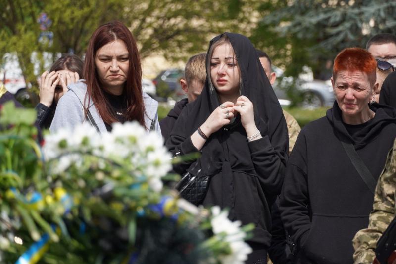 Назавжди 30… В Ужгороді сьогодні попрощалися із сержантом Андрієм  Трещаком