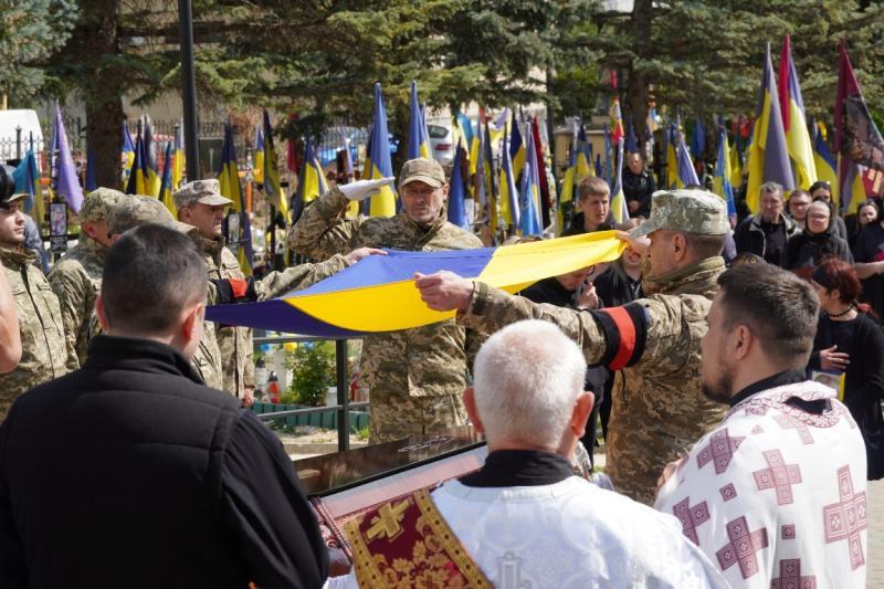 Назавжди 30… В Ужгороді сьогодні попрощалися із сержантом Андрієм  Трещаком