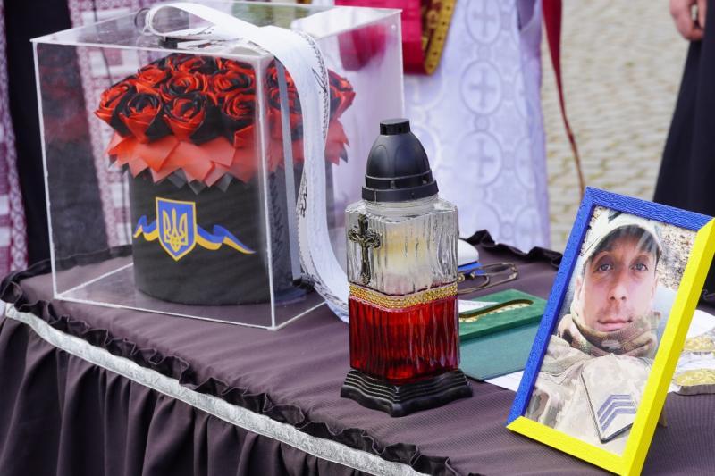 Назавжди 30… В Ужгороді сьогодні попрощалися із сержантом Андрієм  Трещаком