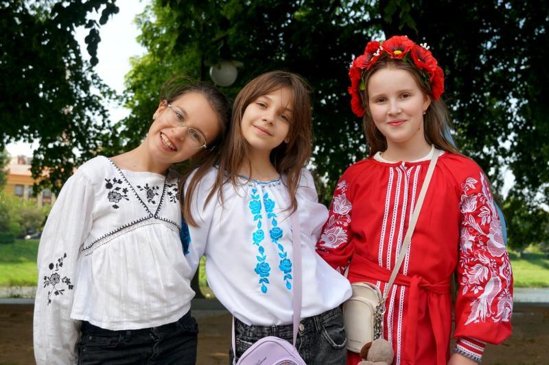 Код нації на вулицях Ужгорода: з Днем вишиванки!