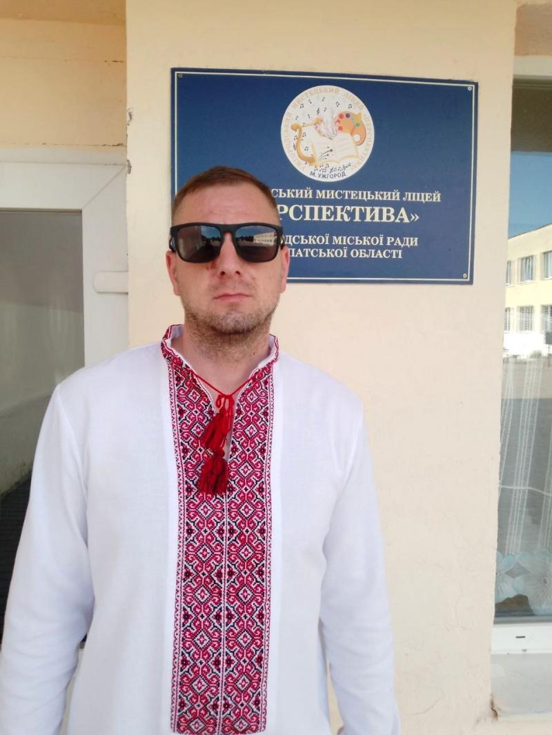 Код нації на вулицях Ужгорода: з Днем вишиванки!