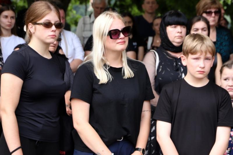 Ужгород попрощався із захисником Олегом Наконечним – знаним закарпатським лікарем-хірургом