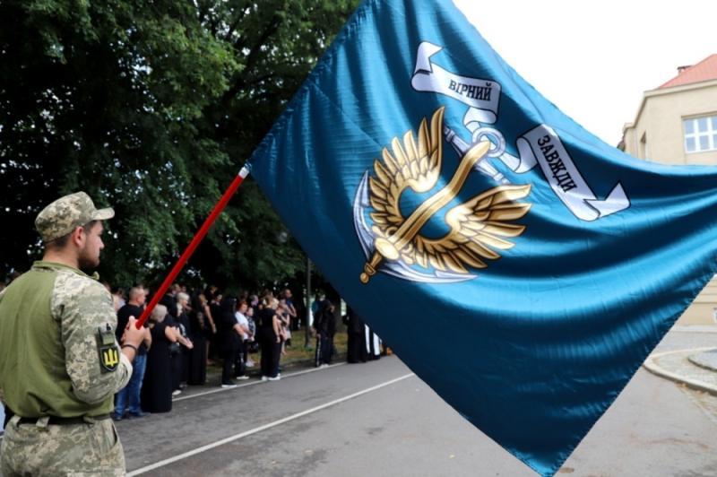 Ужгород попрощався із захисником Олегом Наконечним – знаним закарпатським лікарем-хірургом