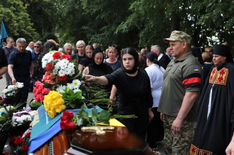 Ужгород попрощався із захисником Олегом Наконечним – знаним закарпатським лікарем-хірургом