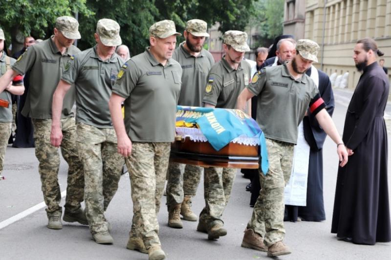 Ужгород попрощався із захисником Олегом Наконечним – знаним закарпатським лікарем-хірургом